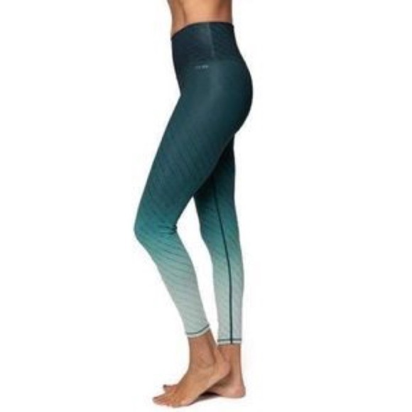 AR-33 Green Tread Ombré Yoga Leggings - Picture 1 of 14